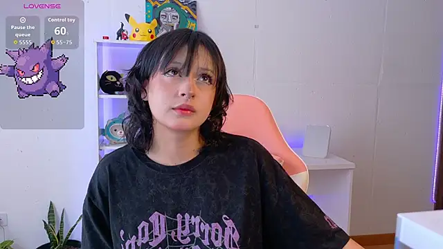Snapshot of Sallie_Doll chatting on 11.04.25 Sallie Doll online show from 11.04.25
