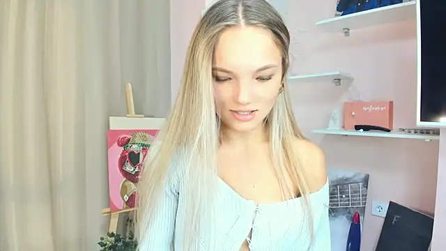 JulieLupo online show from 10.05.25