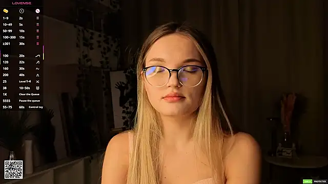 JulieLupo online show from 02.05.26