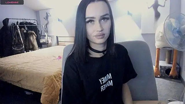 Lisa  Johnson online show from 11.06.25