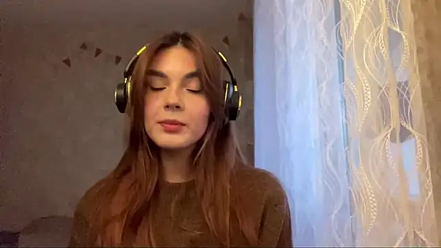 Snapshot of TeresitaLish chatting on 10.07.25 TeresitaLish online show from 10.07.25