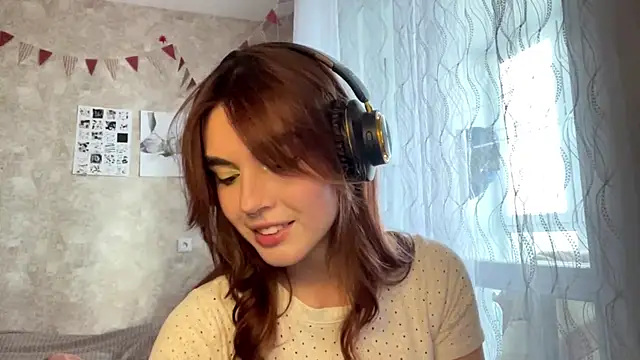 Snapshot of TeresitaLish chatting on 10.08.25 TeresitaLish online show from 10.08.25