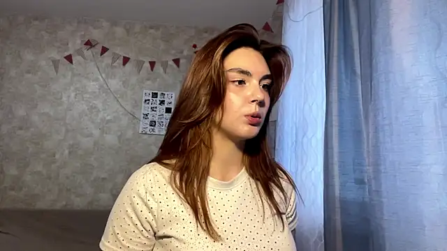 Snapshot of TeresitaLish chatting on 10.10.25 TeresitaLish online show from 10.10.25