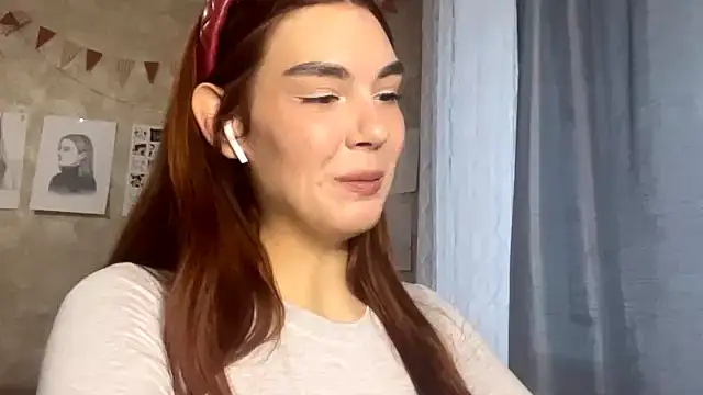 Snapshot of TeresitaLish chatting on 10.17.25 TeresitaLish online show from 10.17.25