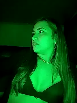 AlannadeLuna online show from 12.15.25