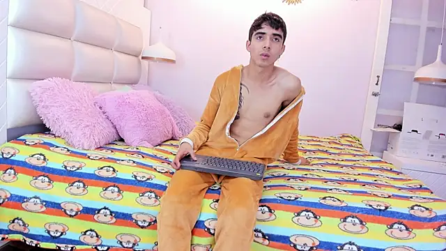 Hottie Guy online show from 10.15.25