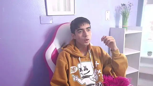 Hottie Guy online show from 10.21.25