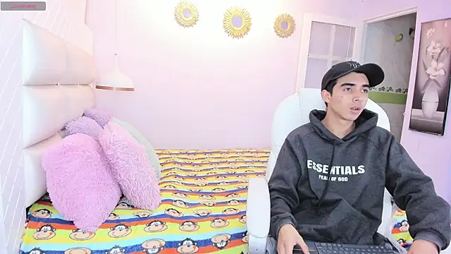 Hottie Guy online show from 10.28.25