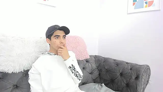 Hottie Guy online show from 10.29.25