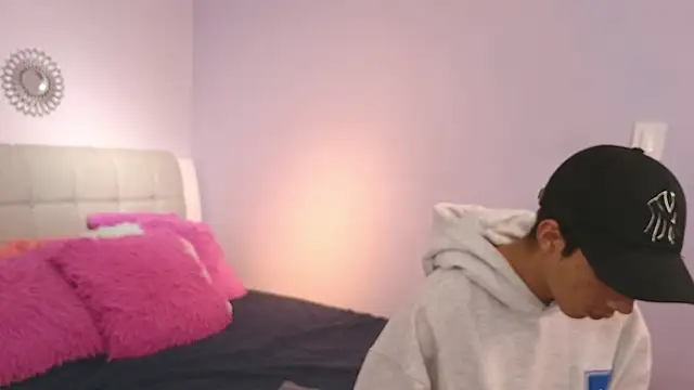 Hottie Guy online show from 11.04.25