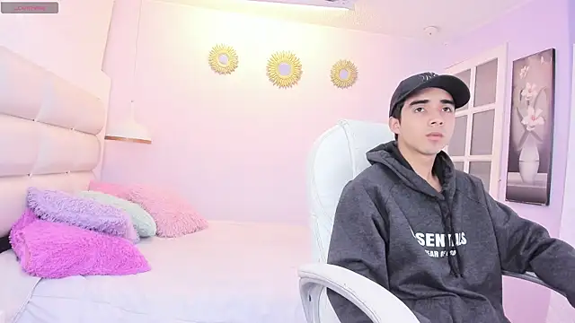 Hottie Guy online show from 11.12.25