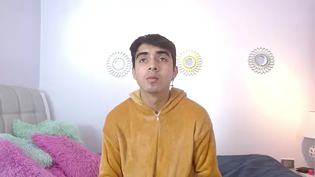 Hottie Guy online show from 11.15.25