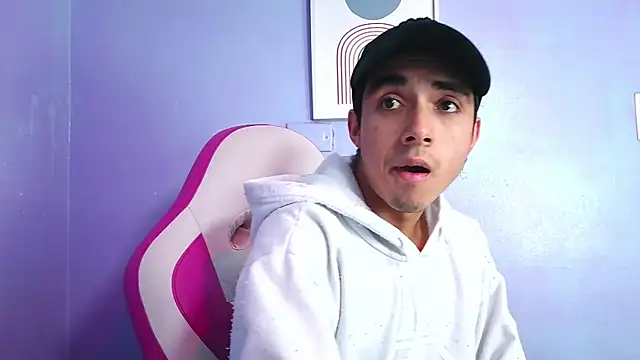 Hottie Guy online show from 11.17.25