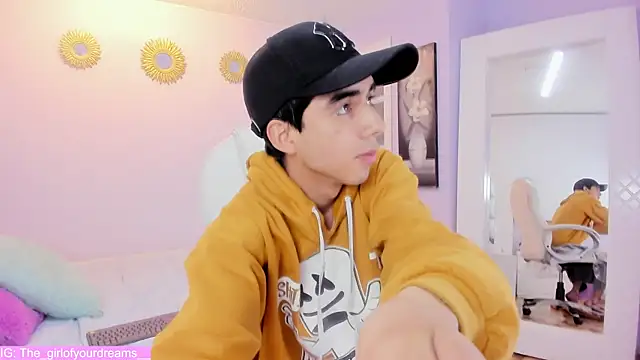 Hottie Guy online show from 11.21.25