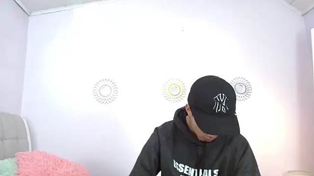 Hottie Guy online show from 11.24.25