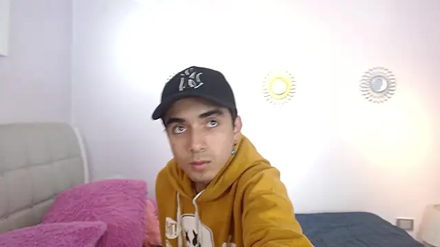 Hottie Guy online show from 11.25.25