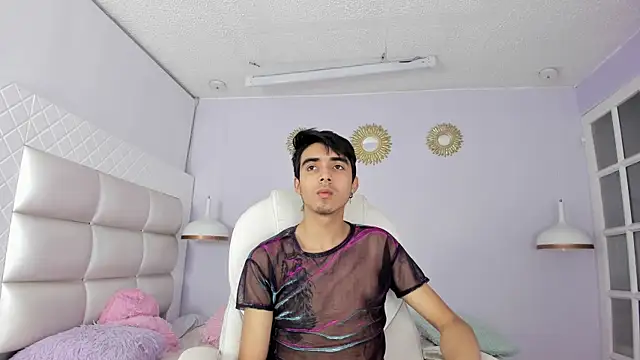 Hottie Guy online show from 12.04.25