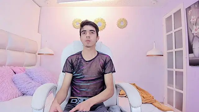 Hottie Guy online show from 12.05.25