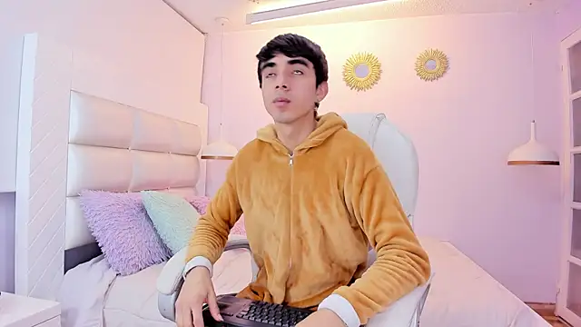 Hottie Guy online show from 12.15.25