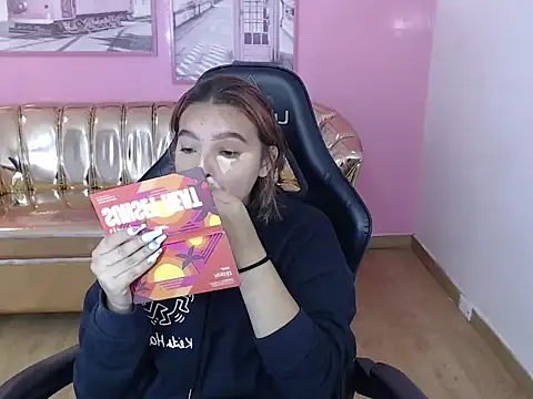 mia foster t online show from 10.18.25