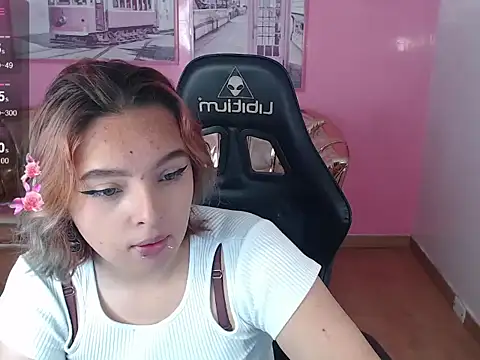 mia foster t online show from 10.31.25