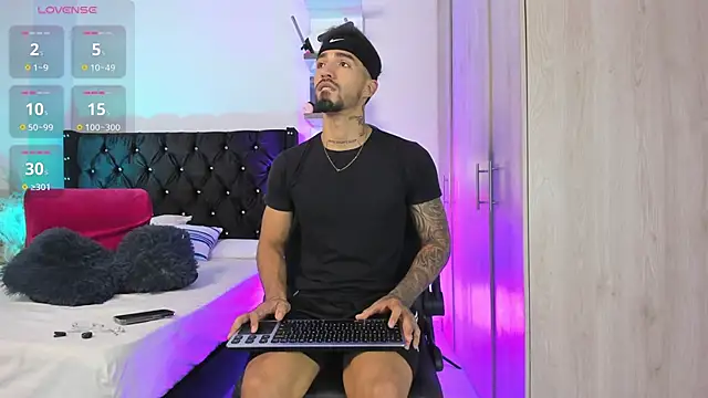 Snapshot of _Duriel chatting on 03.03.26 Duriel online show from 03.03.26