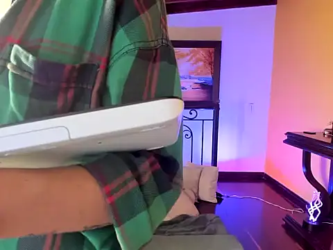 Zulyhenao online show from 10.15.25