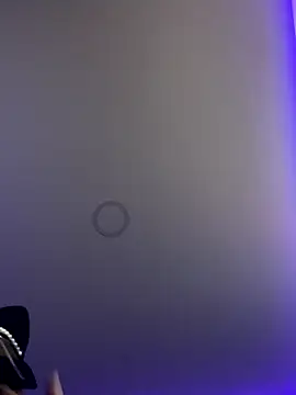 Snapshot of Hotlatinpussy chatting on 10.17.25 Hotlatinpussy online show from 10.17.25