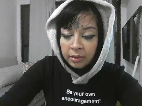 Snapshot of Vviperstriker chatting on 10.02.25 Vviperstriker online show from 10.02.25