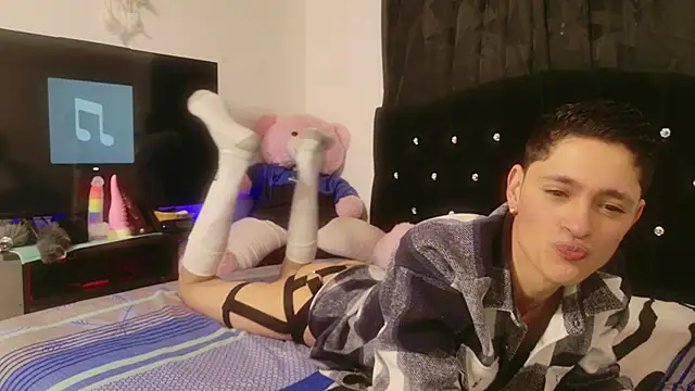 Tyler cat online show from 10.06.25