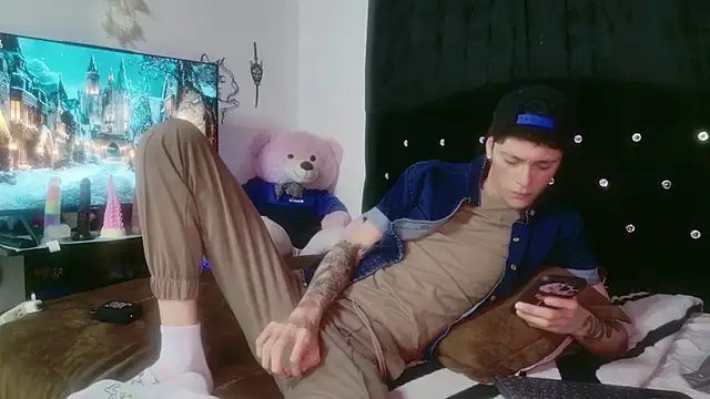 Tyler cat online show from 12.04.25