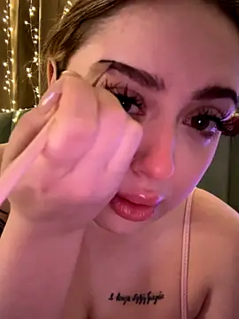 KellyMoors online show from 12.21.25