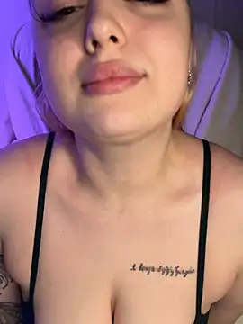 KellyMoors online show from 04.20.26