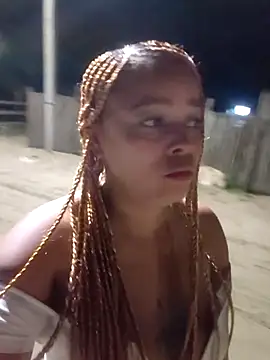 Snapshot of bella_exotichot_ chatting on 10.12.25 bella exotichot  online show from 10.12.25