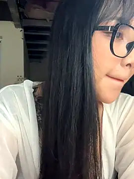 Snapshot of Linh5790 chatting on 10.08.25 Linh5790 online show from 10.08.25