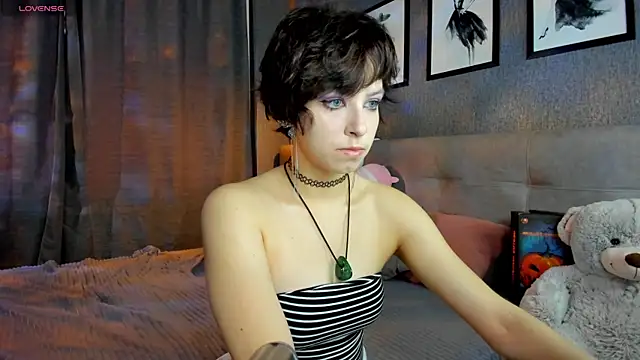 Sara Frayer online show from 10.28.25