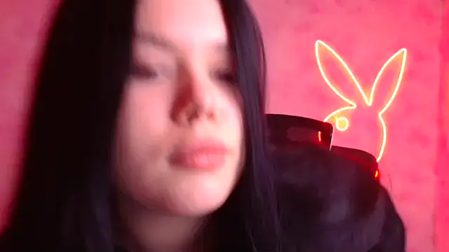 Mona Esty online show from 11.21.25