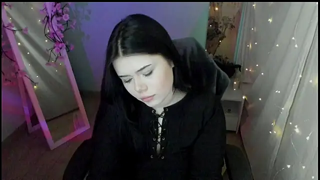 Snapshot of Mona_Esty chatting on 04.21.26 Mona Esty online show from 04.21.26