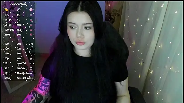 Snapshot of Mona_Esty chatting on 04.22.26 Mona Esty online show from 04.22.26