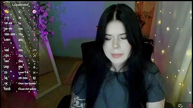 Snapshot of Mona_Esty chatting on 04.30.26 Mona Esty online show from 04.30.26
