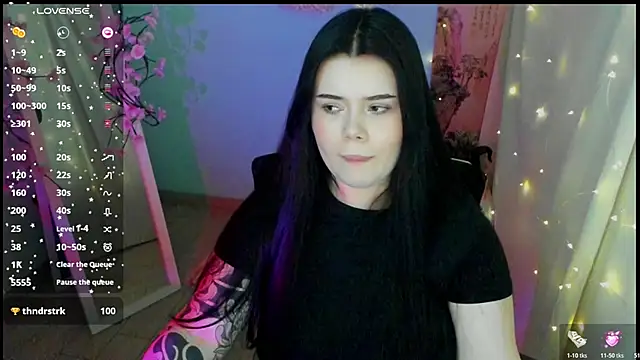 Snapshot of Mona_Esty chatting on 05.18.26 Mona Esty online show from 05.18.26