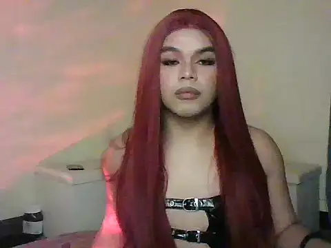 Snapshot of TarahFox chatting on 10.03.25 TarahFox online show from 10.03.25