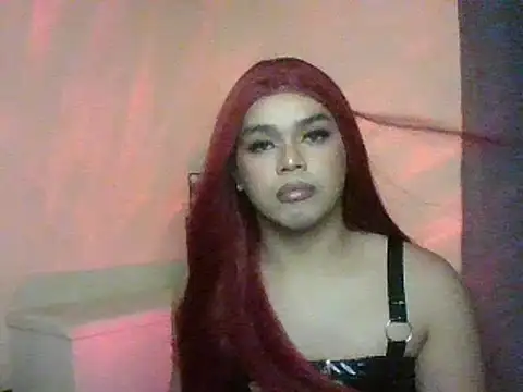 Snapshot of TarahFox chatting on 10.04.25 TarahFox online show from 10.04.25