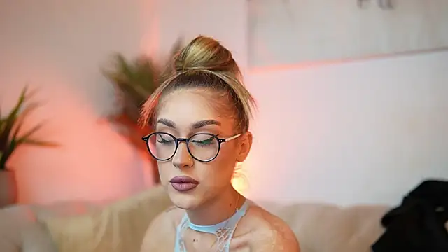 AileenKiss online show from 10.28.25