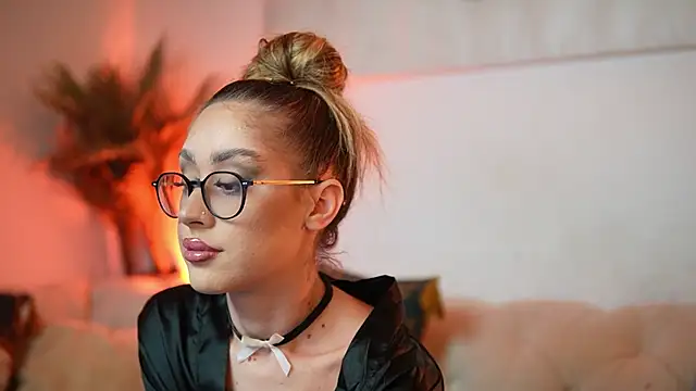 AileenKiss online show from 12.19.25