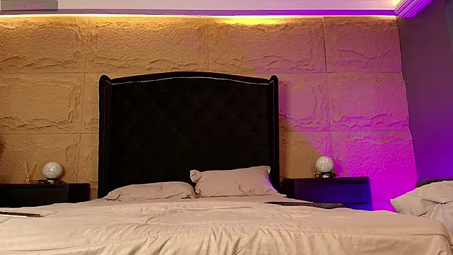 Snapshot of naomi_hill1 chatting on 10.16.25 naomi hill1 online show from 10.16.25