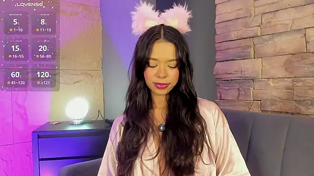 Snapshot of naomi_hill1 chatting on 11.10.25 naomi hill1 online show from 11.10.25