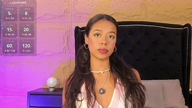 Snapshot of naomi_hill1 chatting on 11.20.25 naomi hill1 online show from 11.20.25