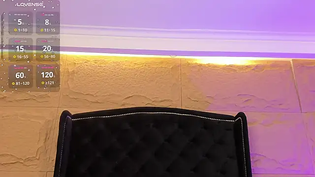 Snapshot of naomi_hill1 chatting on 11.21.25 naomi hill1 online show from 11.21.25