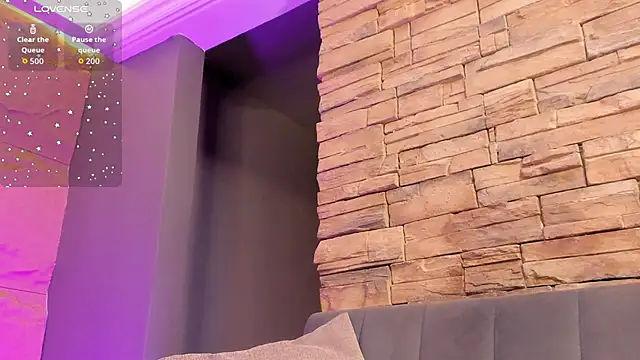 Snapshot of naomi_hill1 chatting on 11.26.25 naomi hill1 online show from 11.26.25